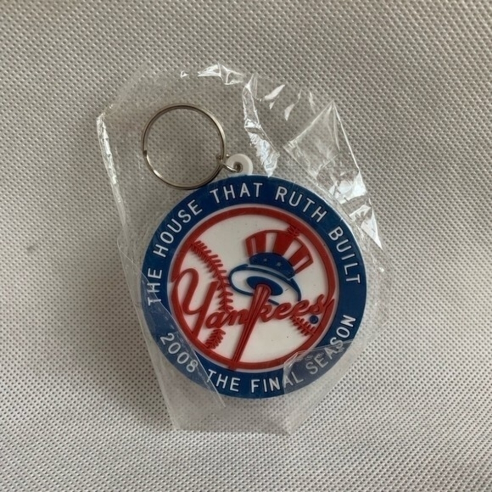 New York Yankees 2008 Final Season Keychain Stadium Memorabilia House Ruth Buil